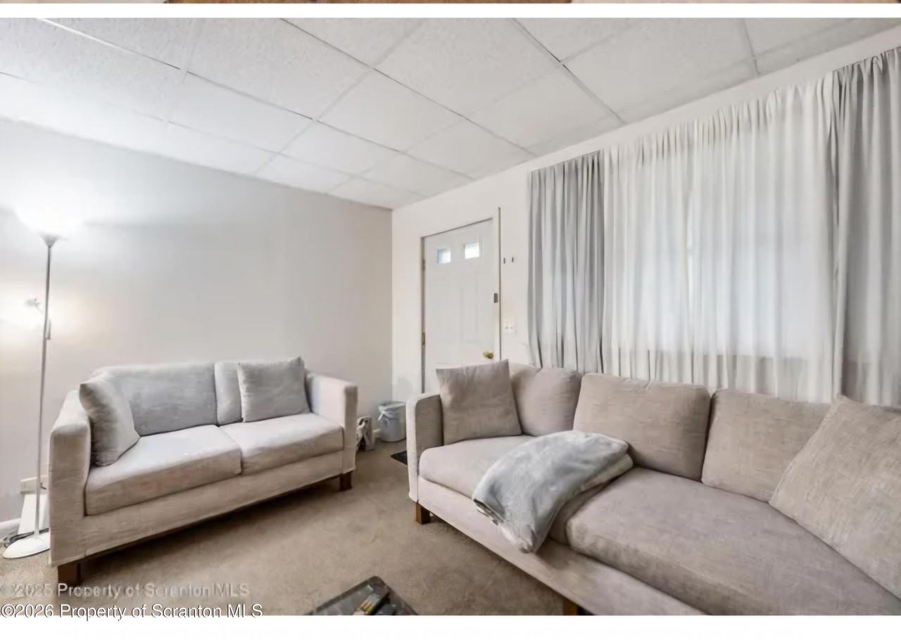 215 Bellman St - Photo 4 of 10
