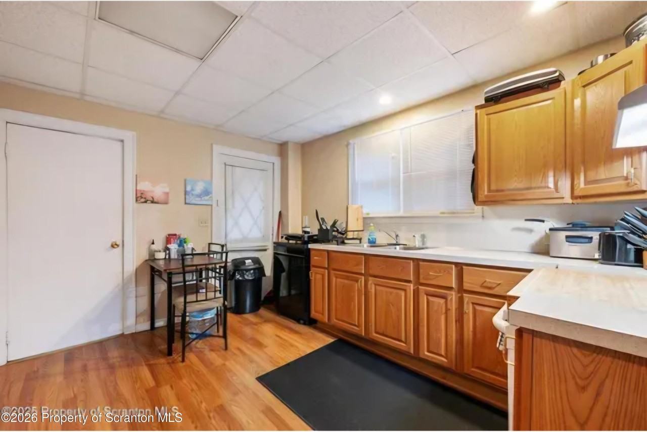 215 Bellman St - Photo 7 of 10
