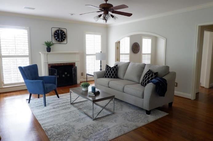 2203 Griswold Ln - Photo 5 of 32