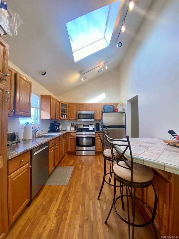 641 E Olive St - Photo 5 of 13