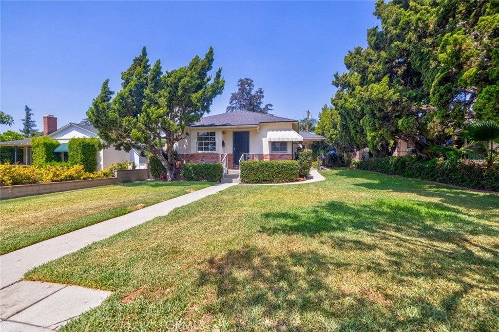 12123 Rose Dr - Photo 2 of 27