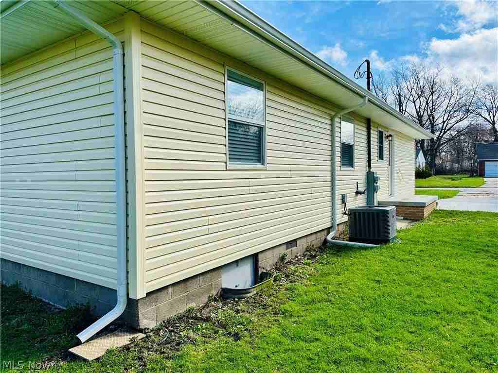 4913 Dunsmore Ave - Photo 4 of 17