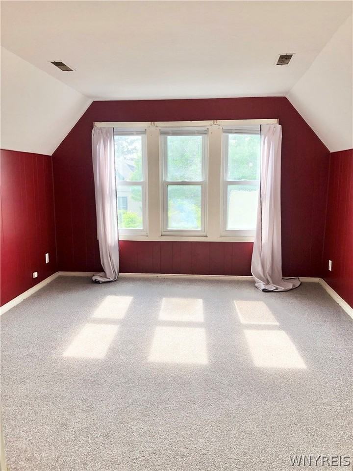 83 Norwood Ave - Photo 7 of 9