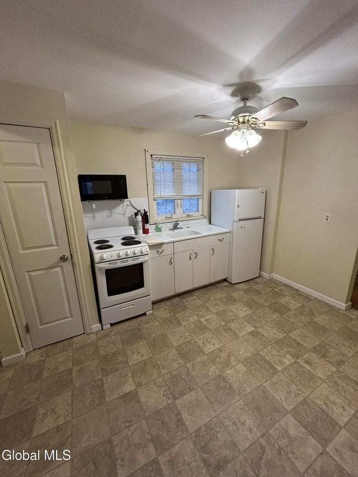 6 Davis Ave - Photo 2 of 11