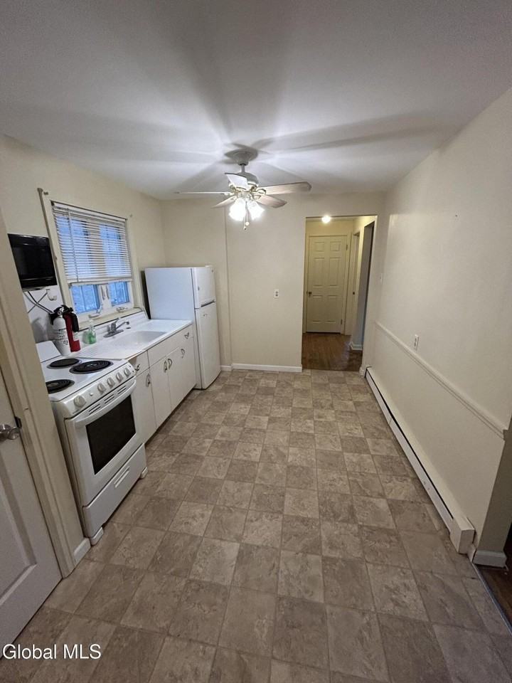 6 Davis Ave - Photo 4 of 11