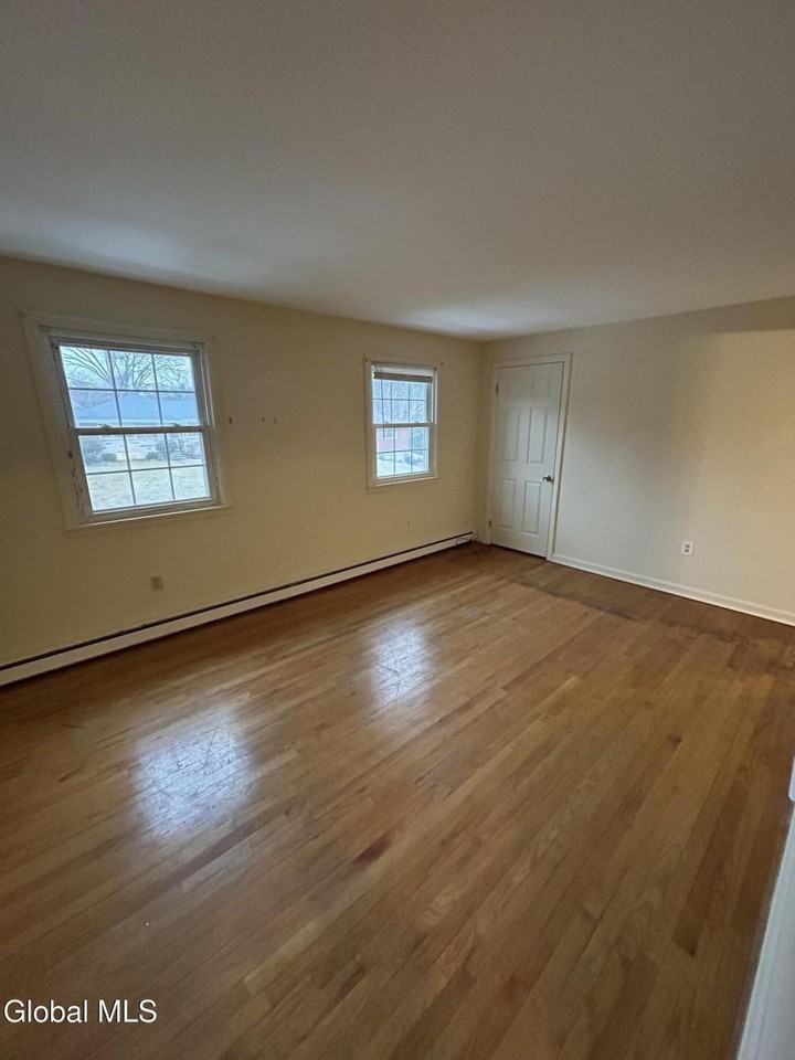 6 Davis Ave - Photo 5 of 11