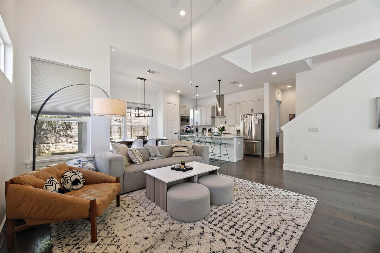 904 Catalpa St - Photo 5 of 28