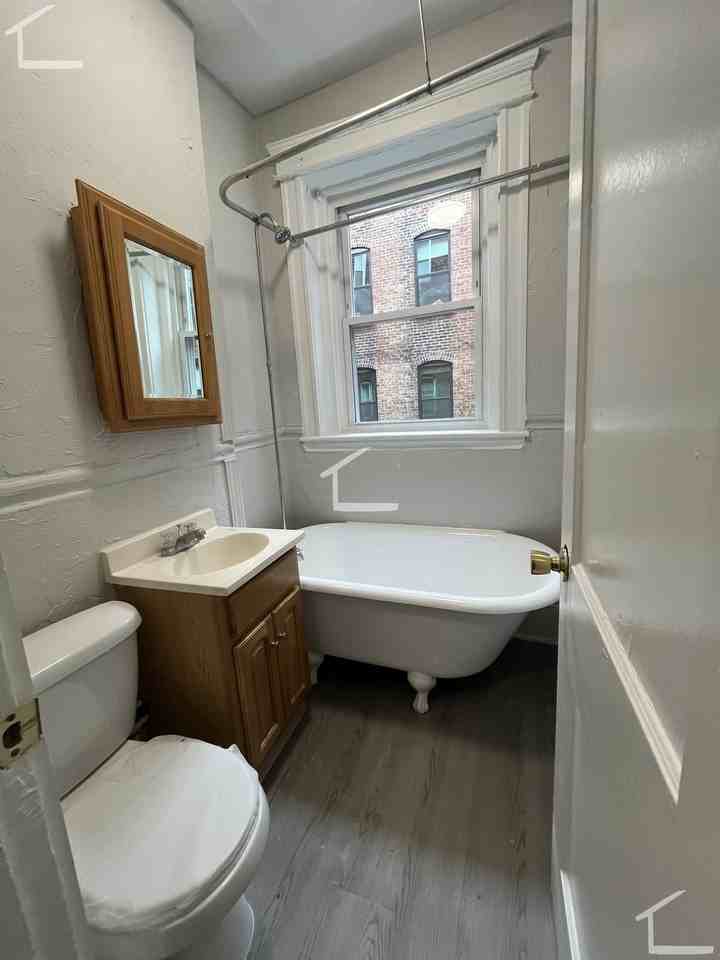 Royce Rd #20 - Photo 3 of 8