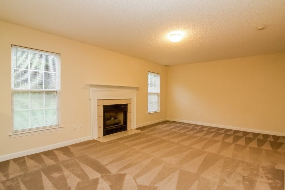 1028 Jordans Pond Ln - Photo 2 of 15