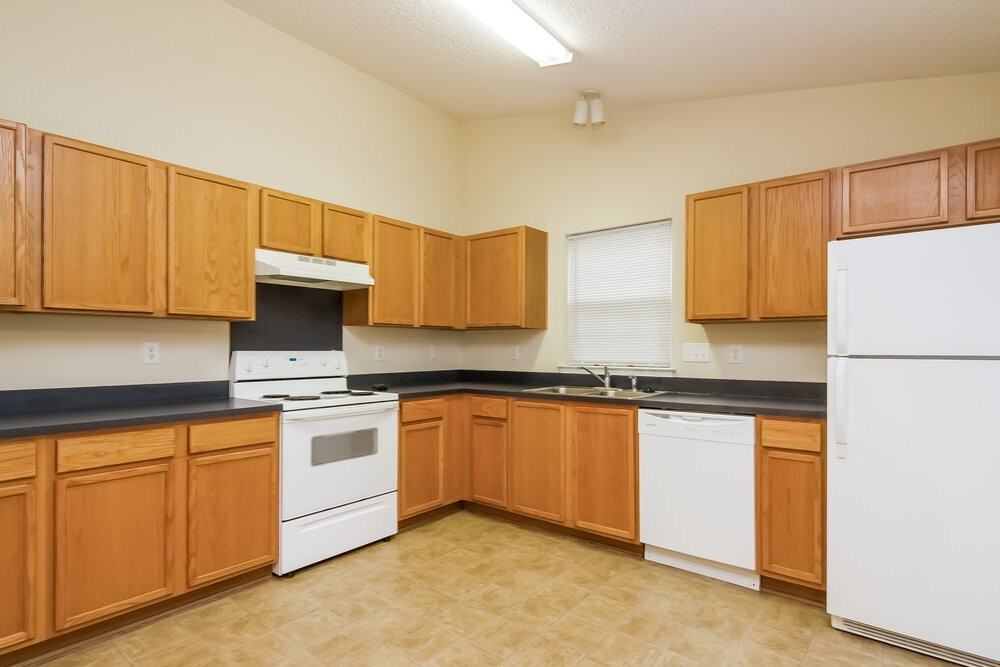 1028 Jordans Pond Ln - Photo 4 of 15