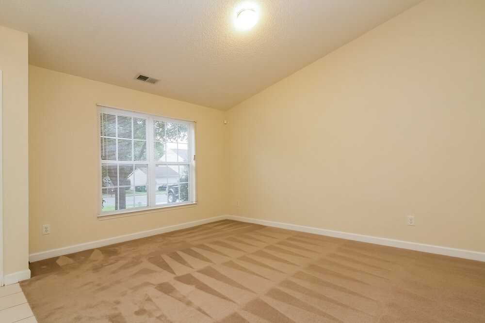 1028 Jordans Pond Ln - Photo 6 of 15