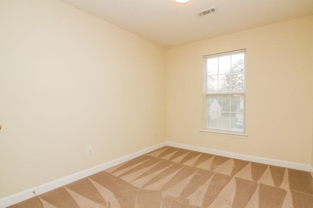 1028 Jordans Pond Ln - Photo 7 of 15