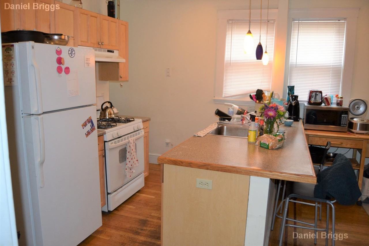 86 Easton St #2 - Photo 4 of 12