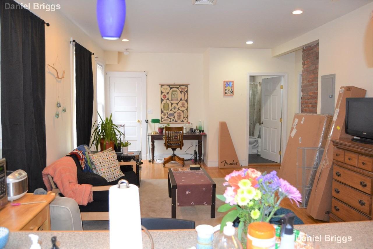 86 Easton St #2 - Photo 5 of 12