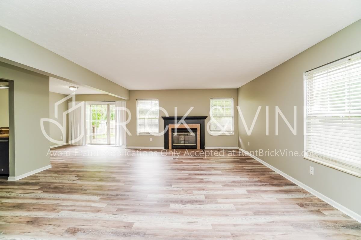 1551 Claudia Ln - Photo 2 of 18