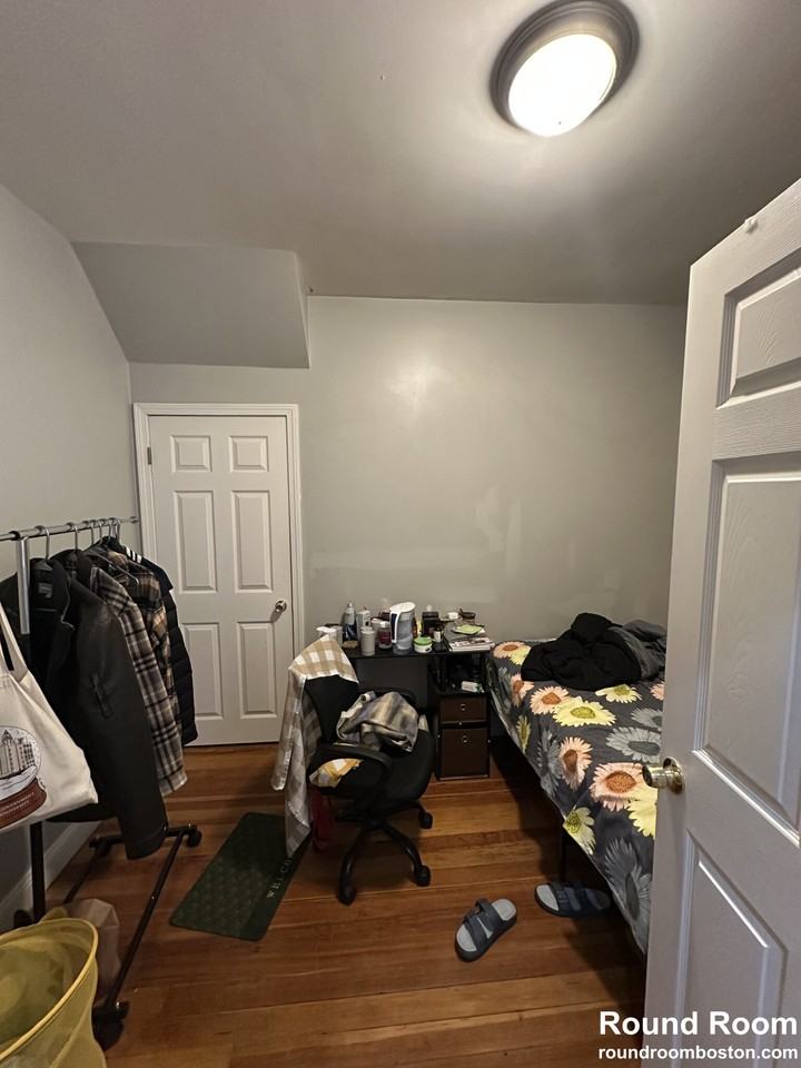 11 Montfern Ave - Photo 3 of 18