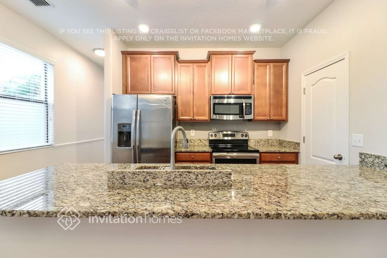 4371 Fennwood Ct - Photo 5 of 16