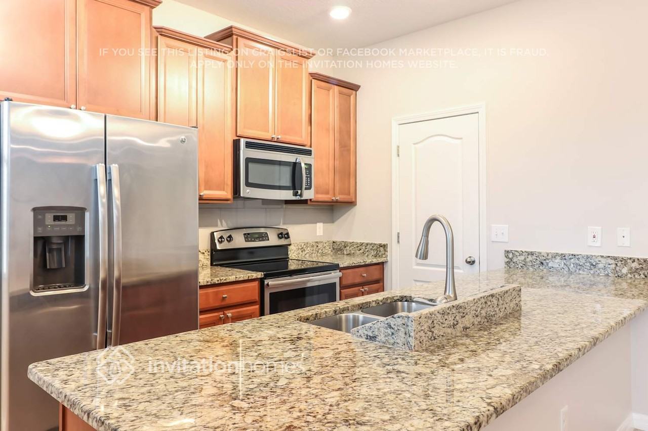 4371 Fennwood Ct - Photo 6 of 16