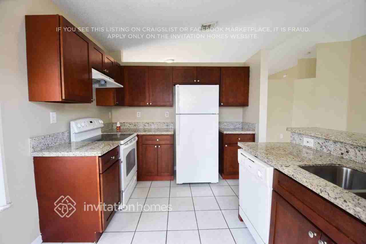 14233 Sw 177th Ter - Photo 7 of 15