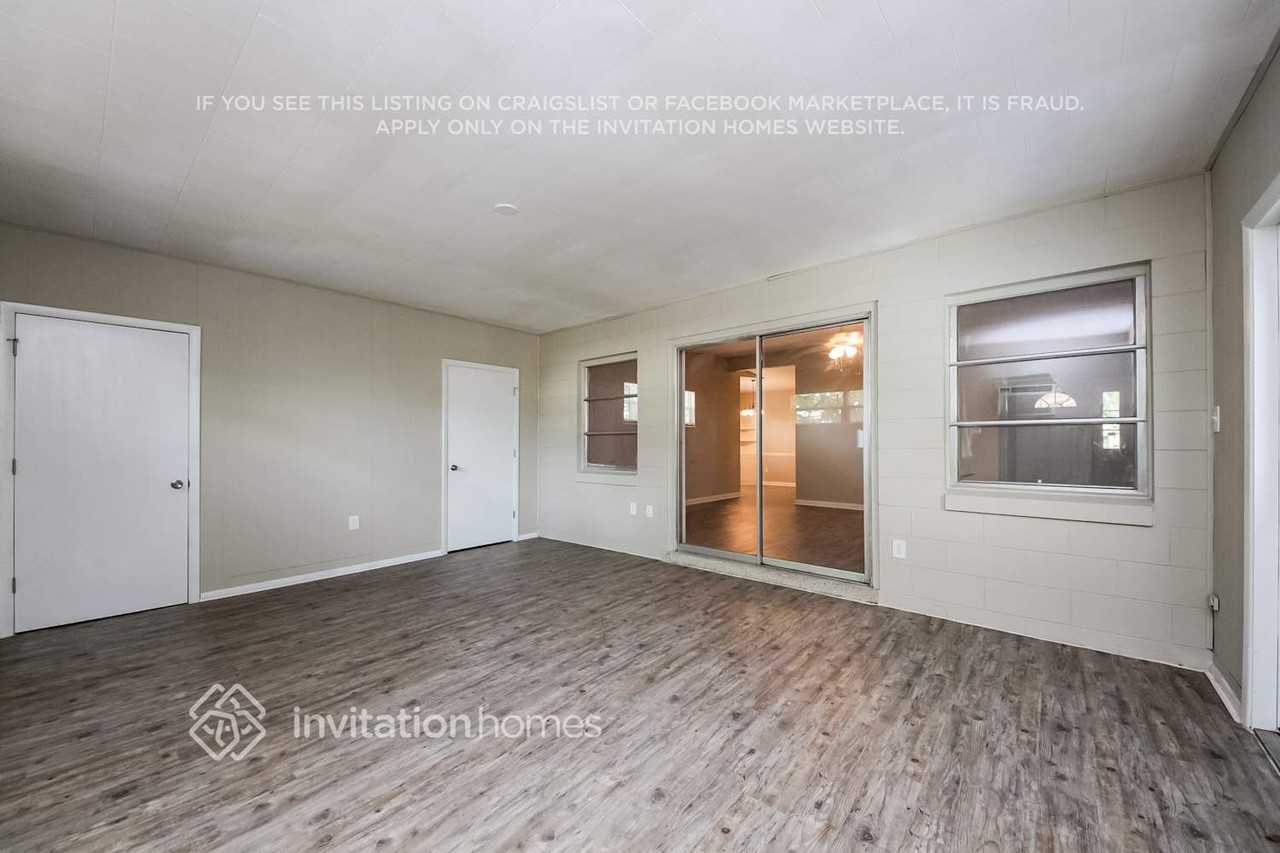 1790 Viburnum Ln - Photo 3 of 21