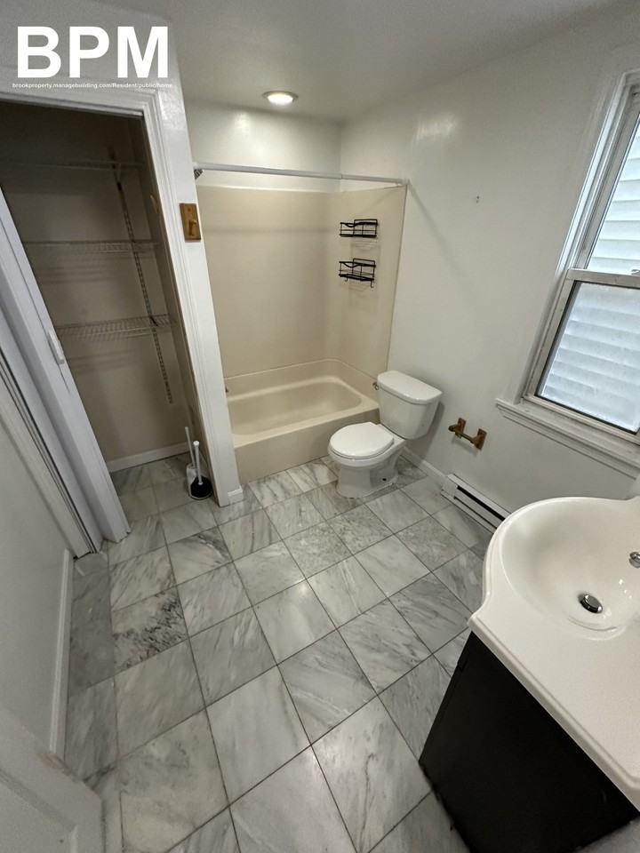 370 Maverick St #2 - Photo 4 of 21