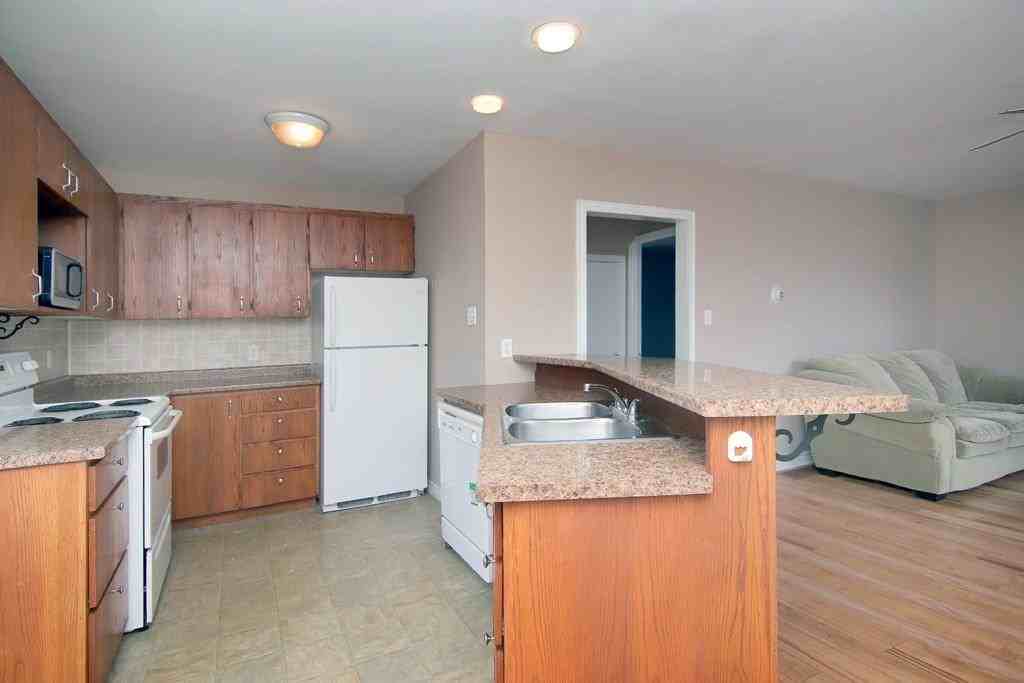 Crowland Ave & Welland St - Photo 2 of 12