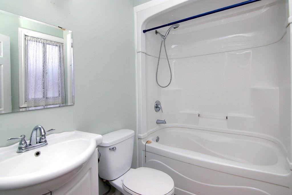 Crowland Ave & Welland St - Photo 4 of 12