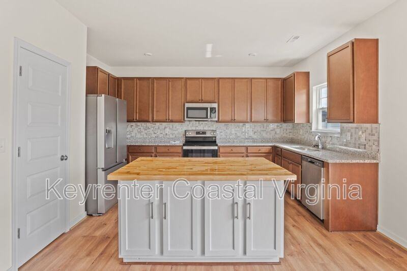 305 Tarn Ct - Photo 3 of 26