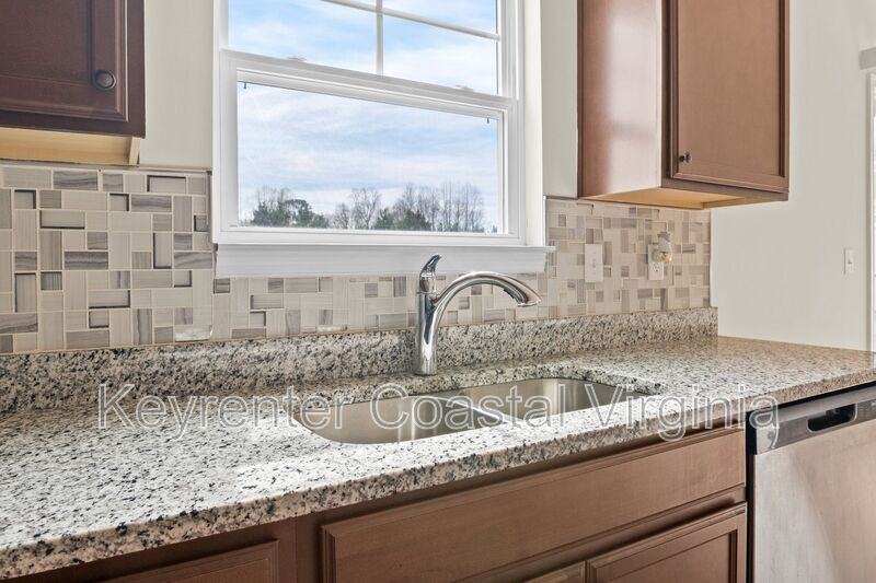 305 Tarn Ct - Photo 5 of 26