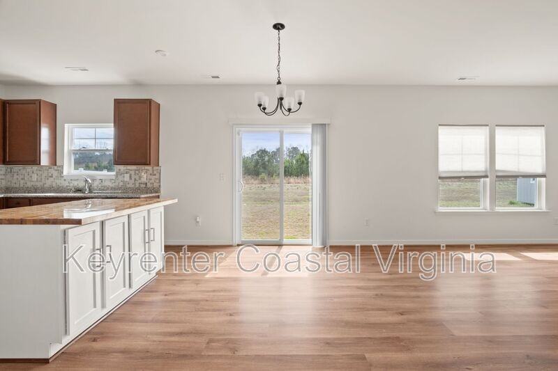 305 Tarn Ct - Photo 7 of 26