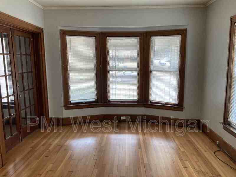 337 Cedar St Ne - Photo 5 of 10