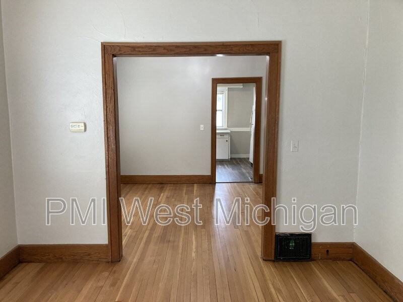 337 Cedar St Ne - Photo 6 of 10