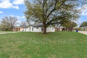 featured image of 305 Live Oak Dr