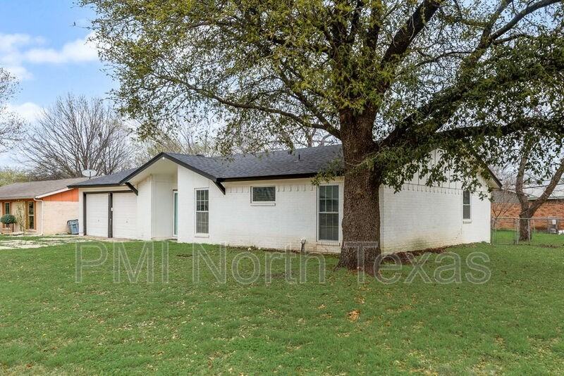 305 Live Oak Dr - Photo 2 of 22