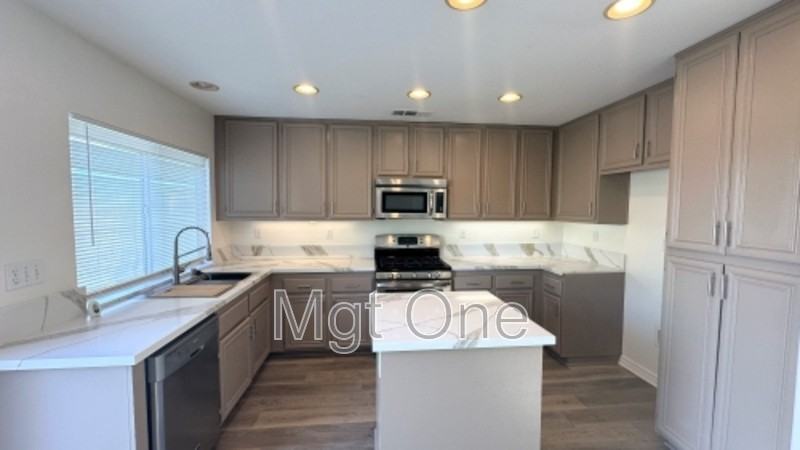 797 Atlantic Dr - Photo 2 of 21