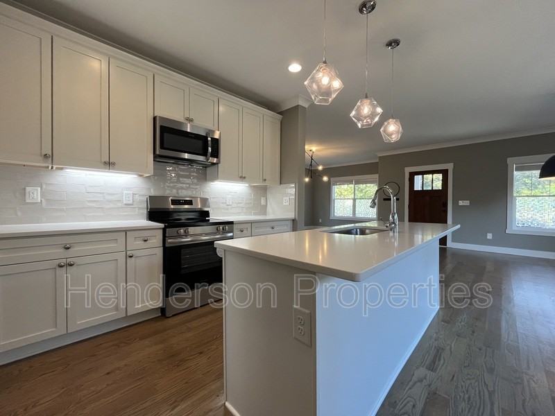 705 Baldwin Ave - Photo 3 of 33