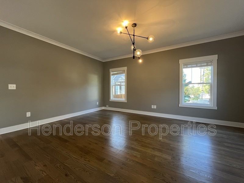 705 Baldwin Ave - Photo 5 of 33