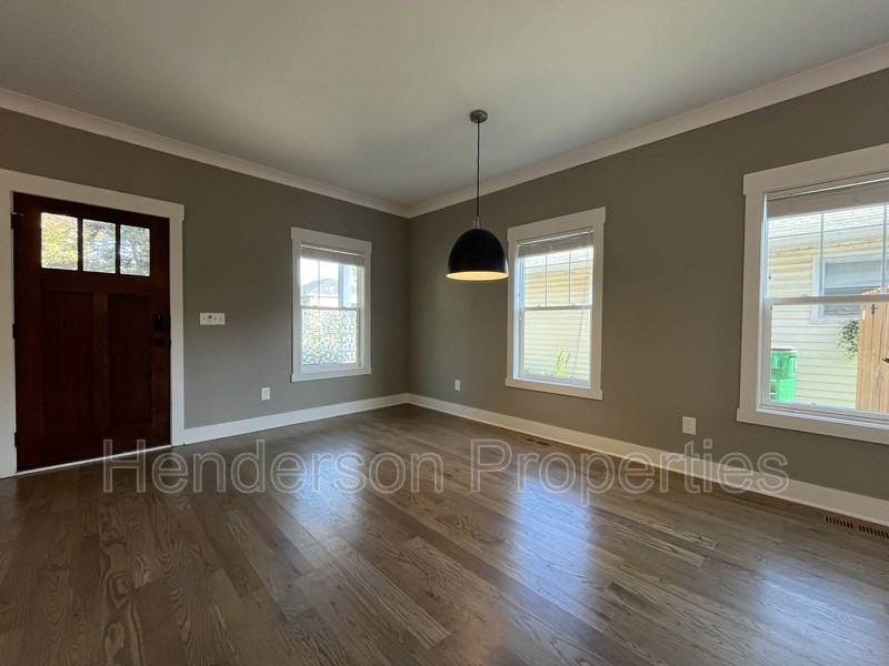 705 Baldwin Ave - Photo 7 of 33