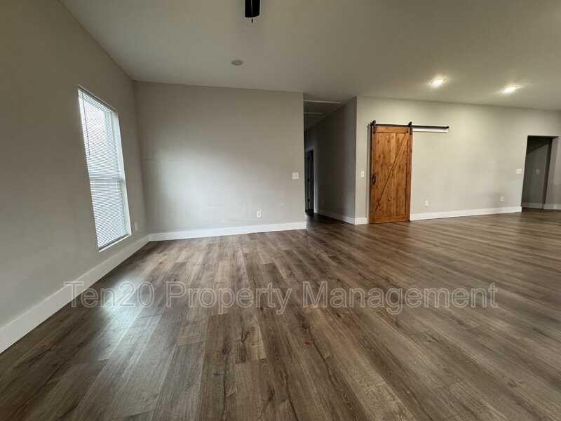 1346 Ingersoll Dr - Photo 3 of 18