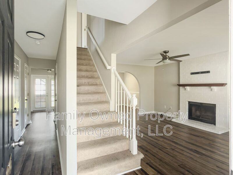 2296 Boulder Ct - Photo 4 of 33