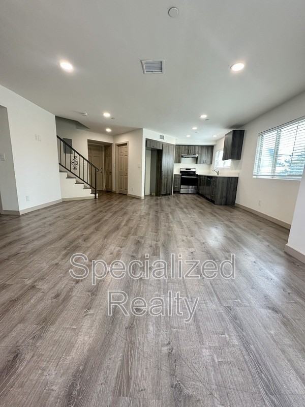 115 W Cypress St #4 - Photo 2 of 14