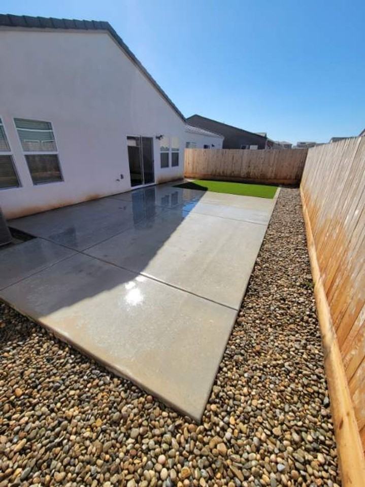 1113 Arroyo Way W - Photo 3 of 26