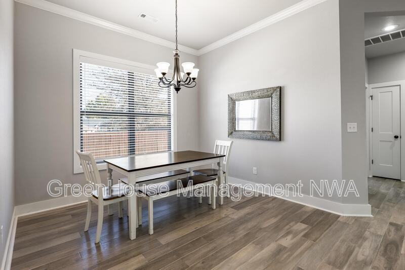 1901 Woodhause Cir - Photo 7 of 16