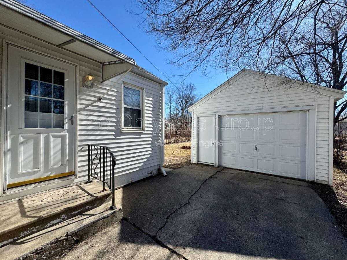 307 Prairie St - Photo 2 of 8