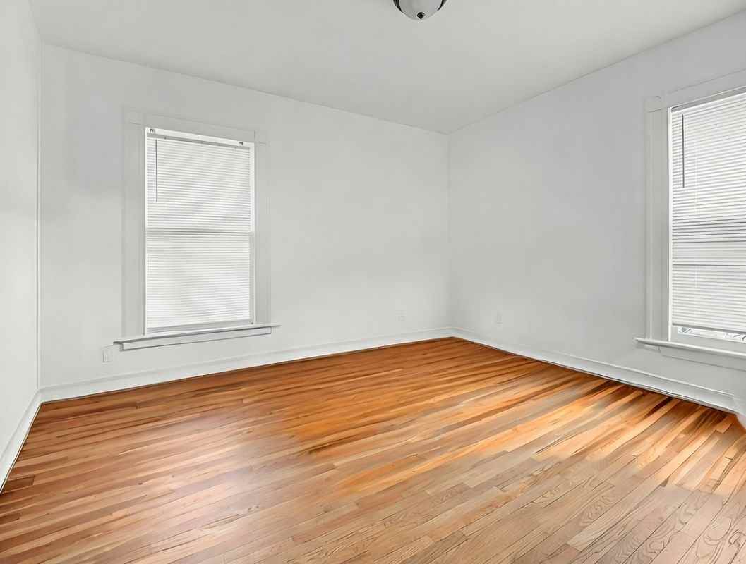 373 Wood Ave - Photo 4 of 7