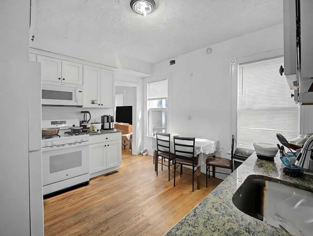 373 Wood Ave - Photo 7 of 7