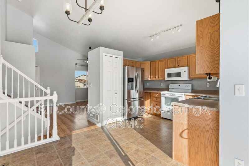 7497 Theresa Dr - Photo 4 of 31