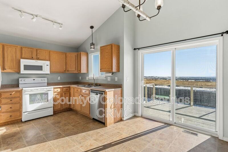 7497 Theresa Dr - Photo 5 of 31