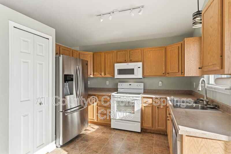 7497 Theresa Dr - Photo 6 of 31