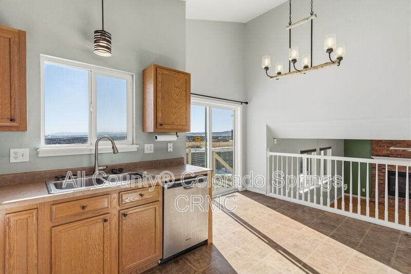 7497 Theresa Dr - Photo 7 of 31